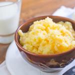 Recipe for making corn porridge with milk